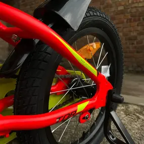 Детский велосипед Novatrack Tornado 16 (красный/желтый, 2019) 1
