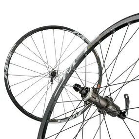 Колеса Shimano, 26" MTB WH-MT65, бескам, диск. C.Lock, QR 9x100 / 9x135, HG 1