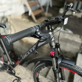 Delta 7100 черно-красный 1