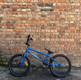 Велосипед Stark Madness BMX 4 2025 (графит матовый/синий металлик/черный) 2