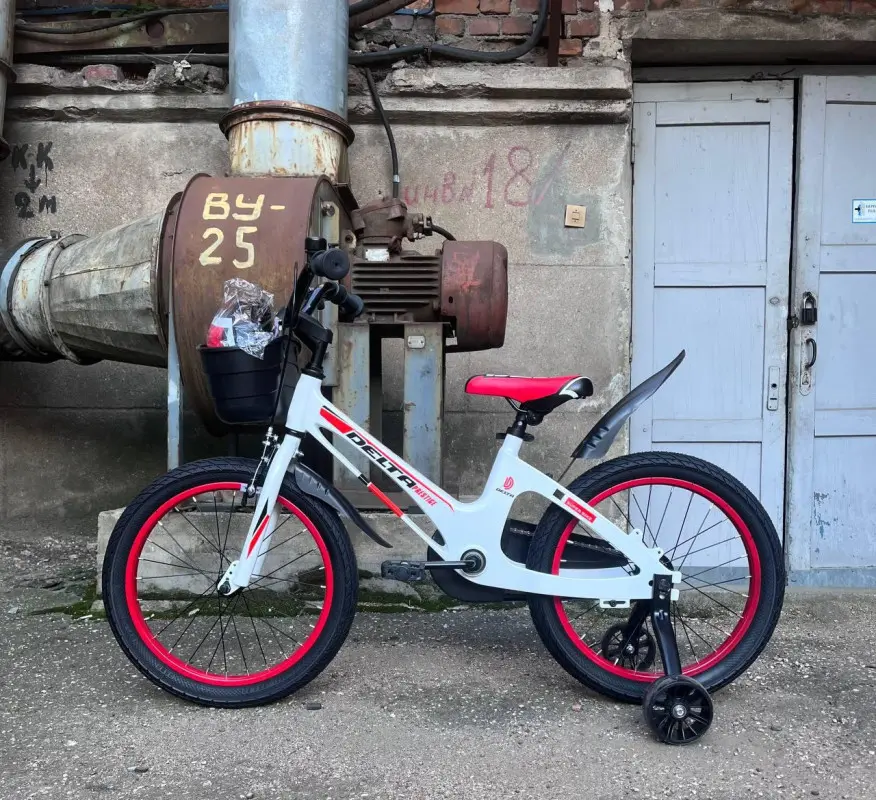 Детский велосипед Delta Prestige 18 2023 (белый, спицы, шлем) 1