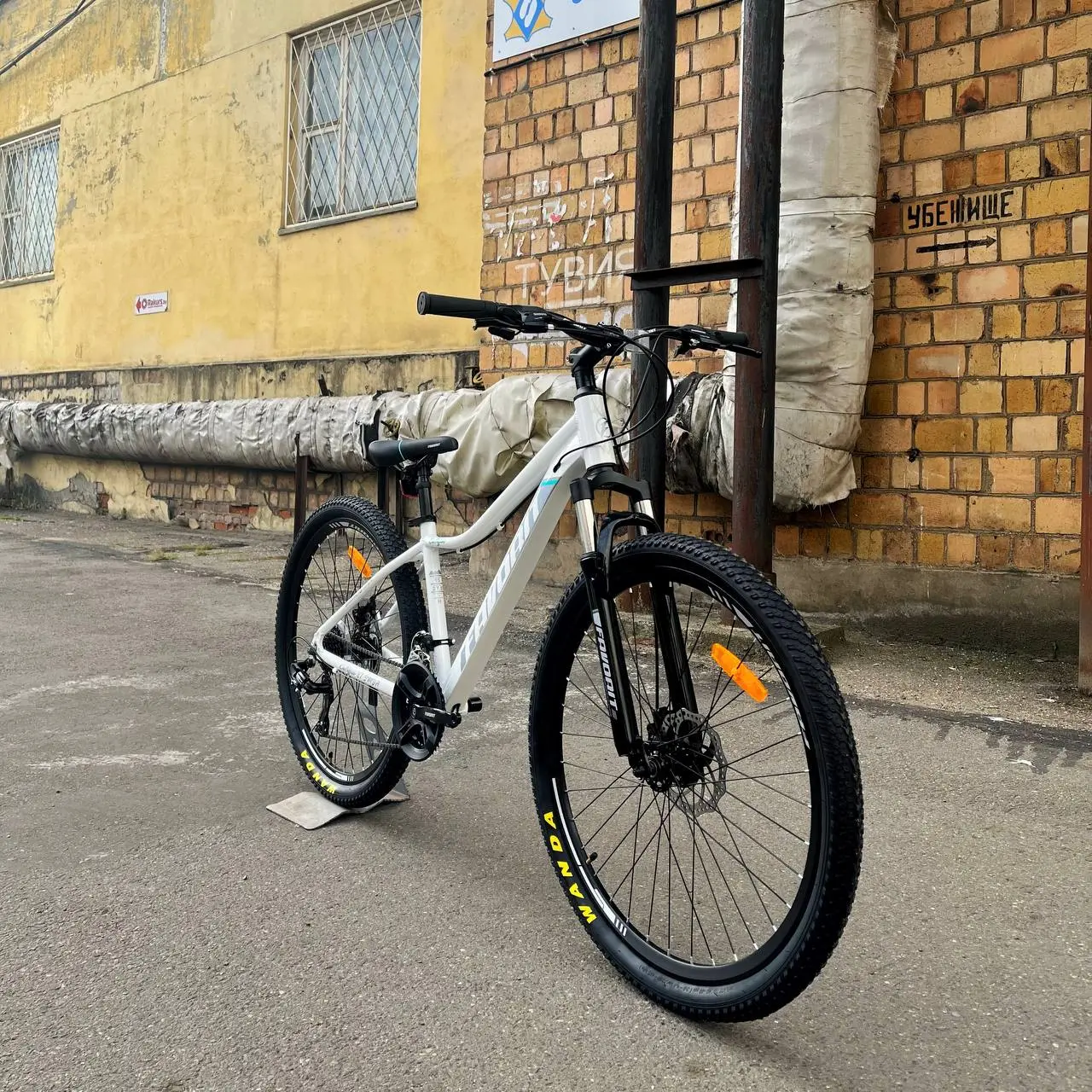 Велосипед Favorit Calypso 27.5 белый 2