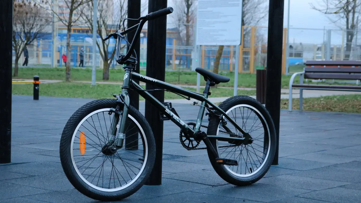 Stels Tyrant V030 оливковый 1