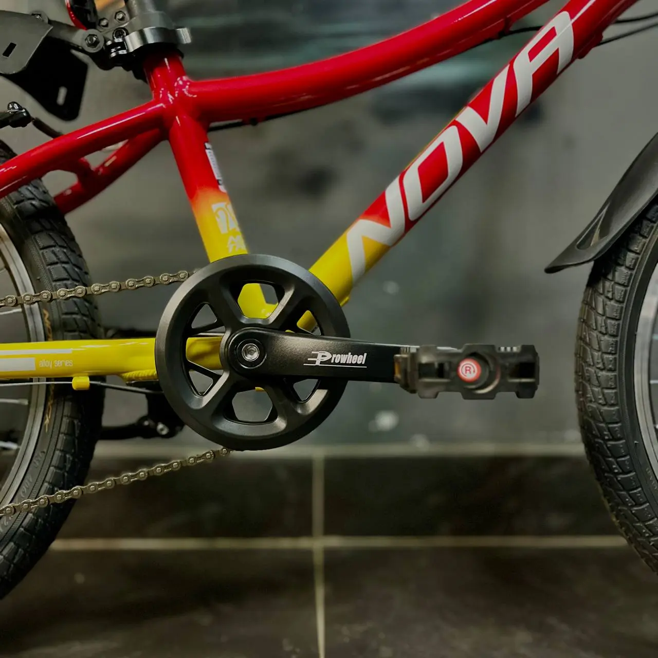 Детский велосипед Novatrack Katrina 20 6 V желтый/красный 2