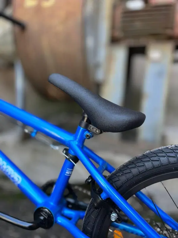 Велосипед Stark Madness BMX 4 2025 (графит матовый/синий металлик/черный) 2