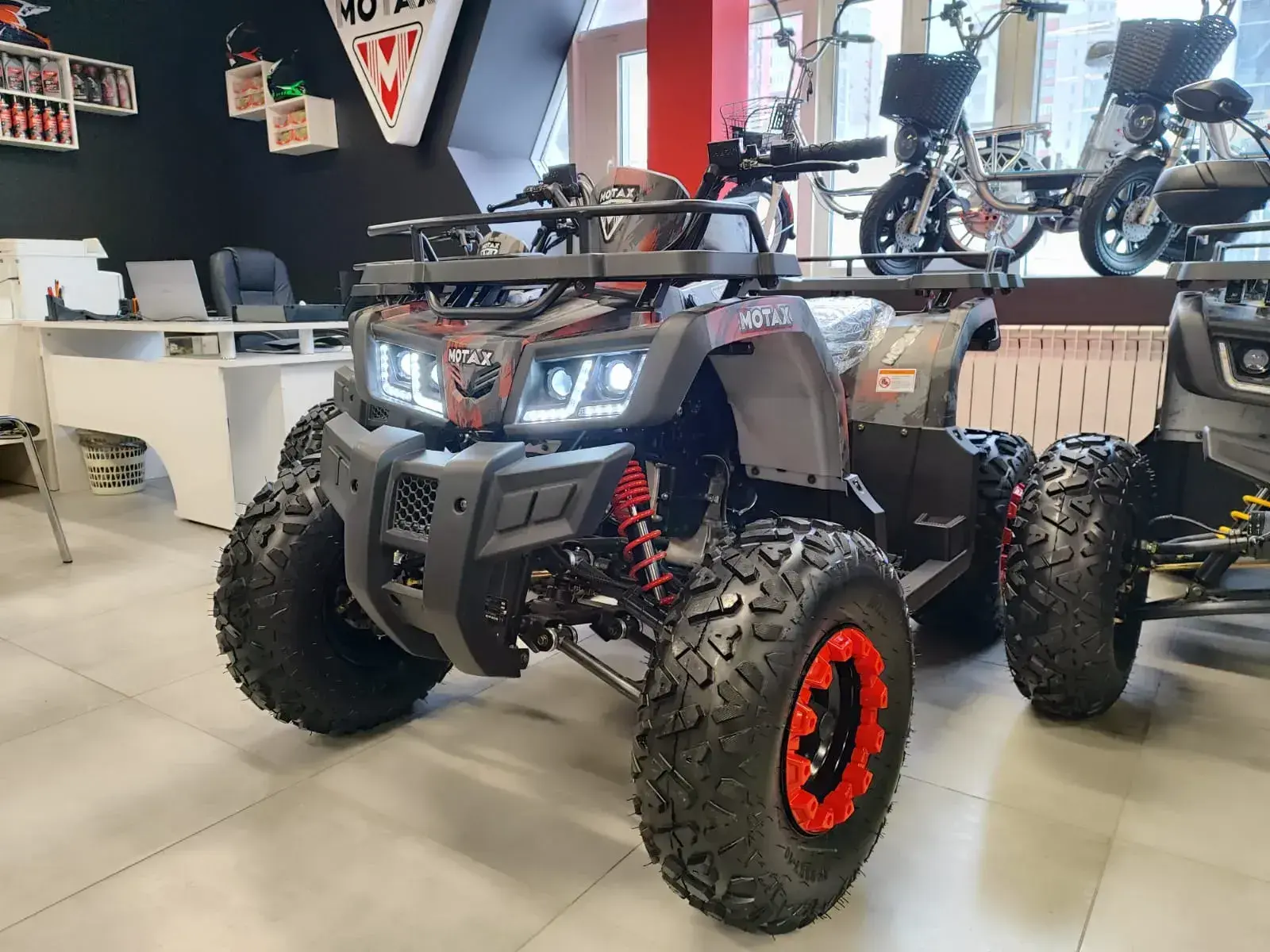 Взрослый бензиновый квадроцикл MOTAX GRIZLIK T200 черный-красный камуфляж 1